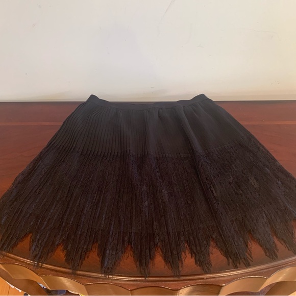 Forever 21 Black Lined Mini Skirt with Lace Hem and Elastic Waist - Picture 4 of 8